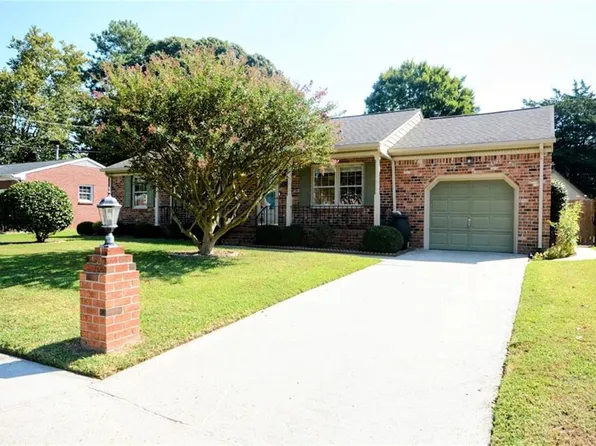 388 Nicewood Dr, Newport News, VA 23602