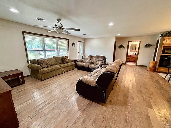 4th image of 434 Union Rd