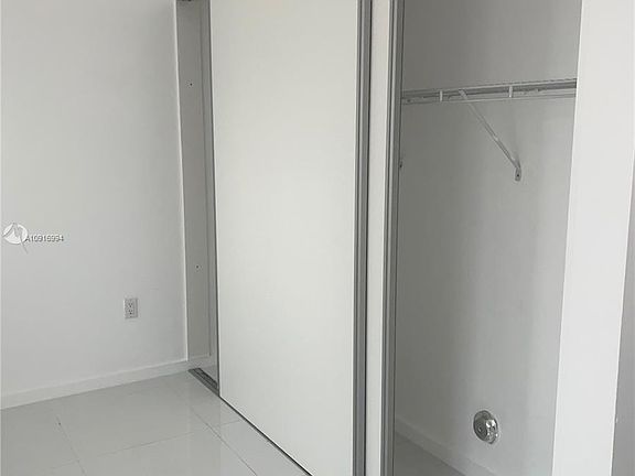 5th image of 801 15th St APT 106