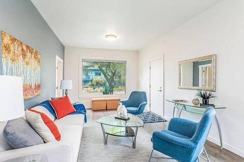 2 bed, 1.0 bath, 1300 sqft, $2,495 — Photo 2