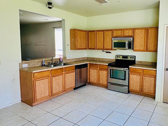 5th image of 826 Greene Way
