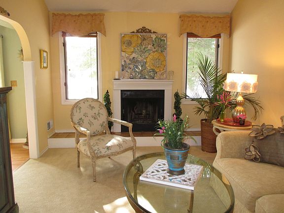 3rd image of 64 Copper Beech Dr