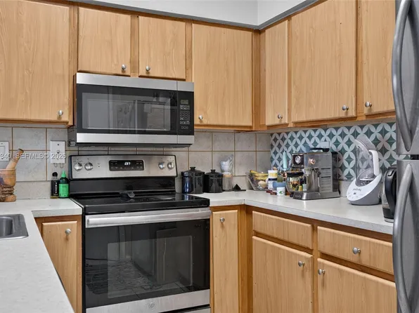 2445 SW 18th Ter APT 807, Fort Lauderdale, FL 33315
