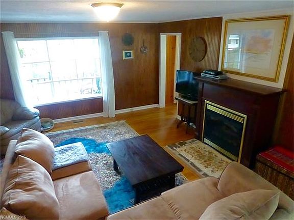 3rd image of 111 Lower Crest St