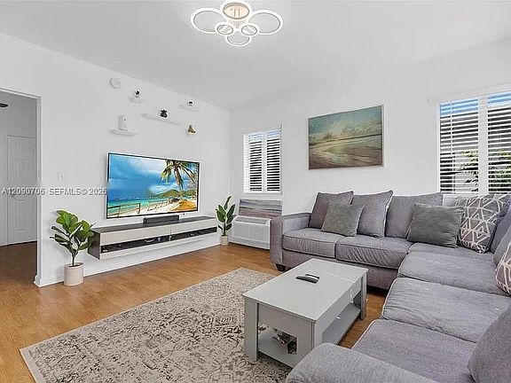 2nd image of 1027 Euclid Ave #12