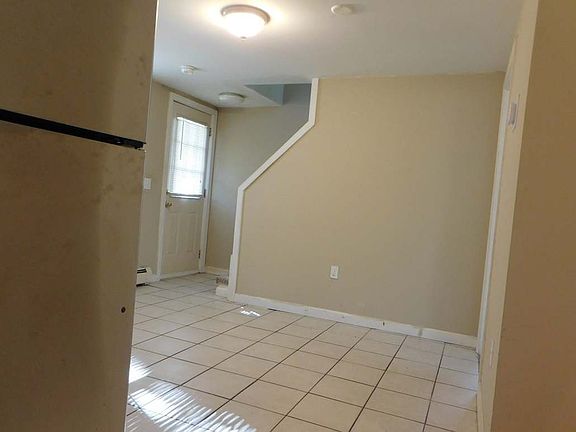 5th image of 24 Douglas St