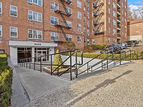 3rd image of 5425 Valles Ave APT 6M