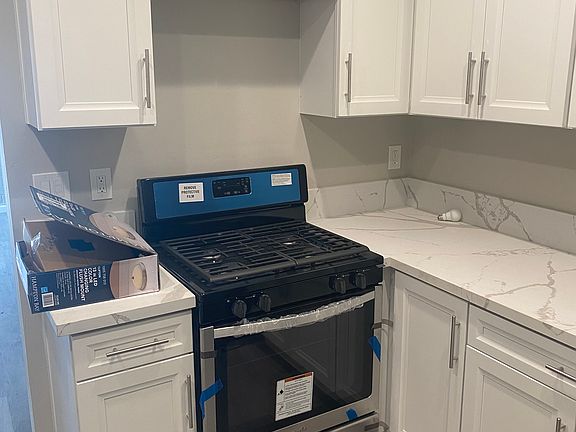 4th image of 1327 Hornblend St