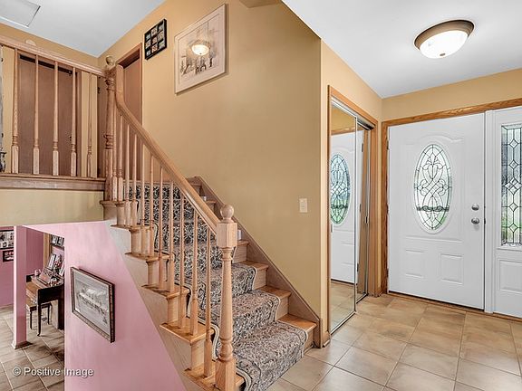 3rd image of 646 S Hillcrest Ave
