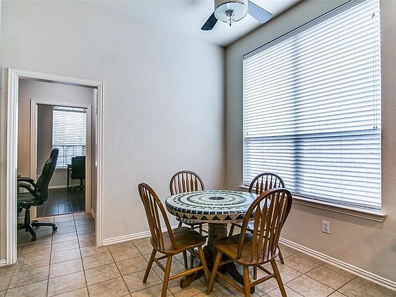 2nd image of 1905 Faircrest Ln