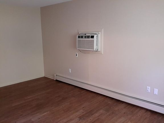 3rd image of 3207 Park Dr APT 8