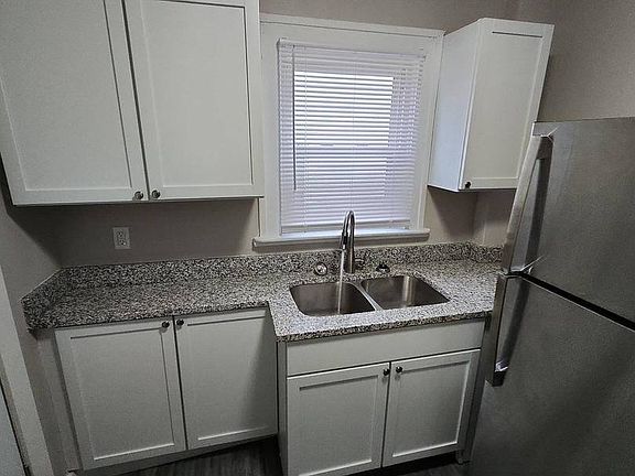 5th image of 823 Clay Dr