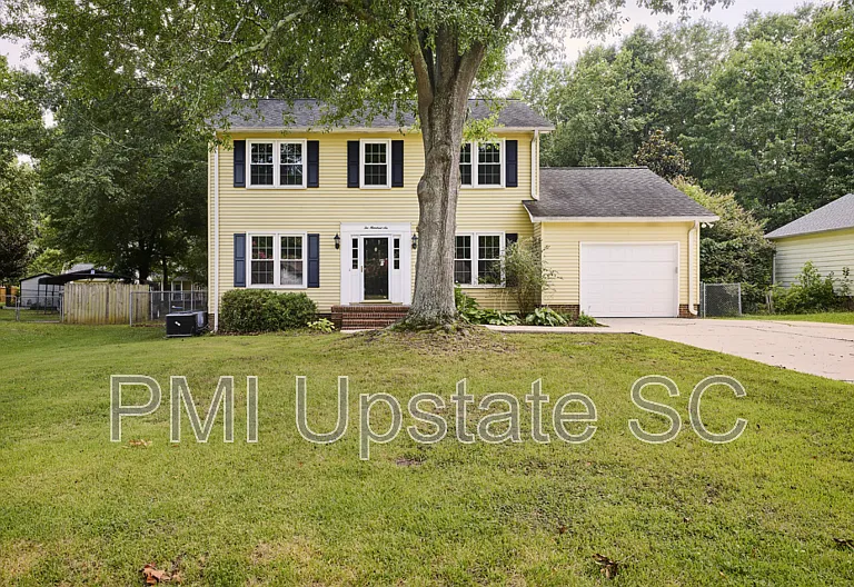 206 Manassas Dr — Photo 1