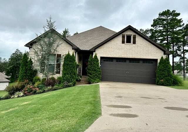 1st image of 40 Lake Oak Dr