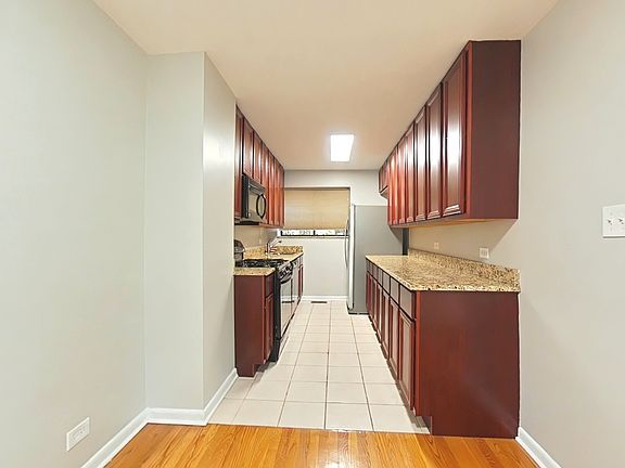 3rd image of 539 N Ashland Ave