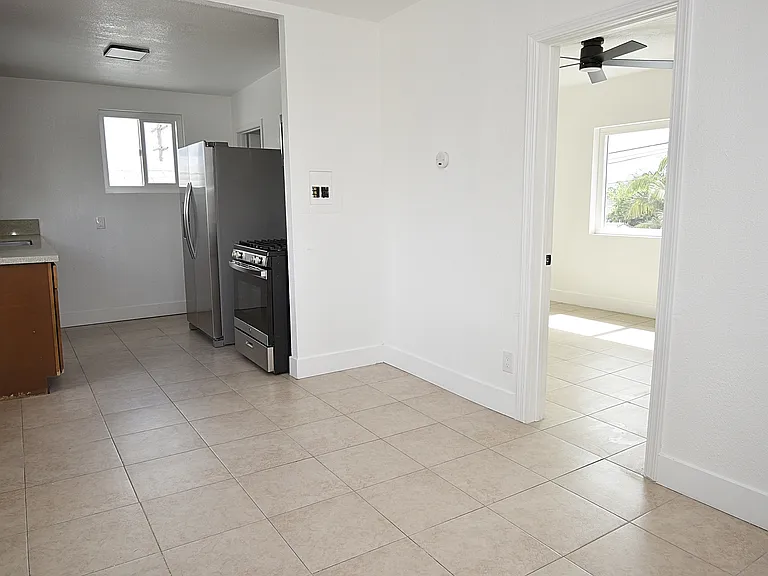 2096 Franklin Ave #A — Photo 15