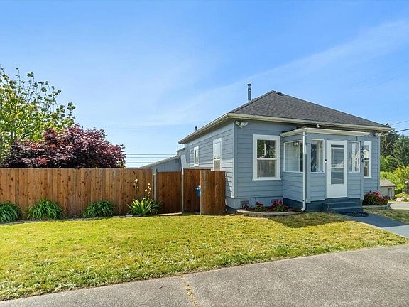 3rd image of 3504 Dakota St
