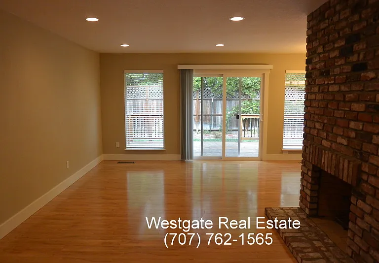 530 Chase St — Photo 10
