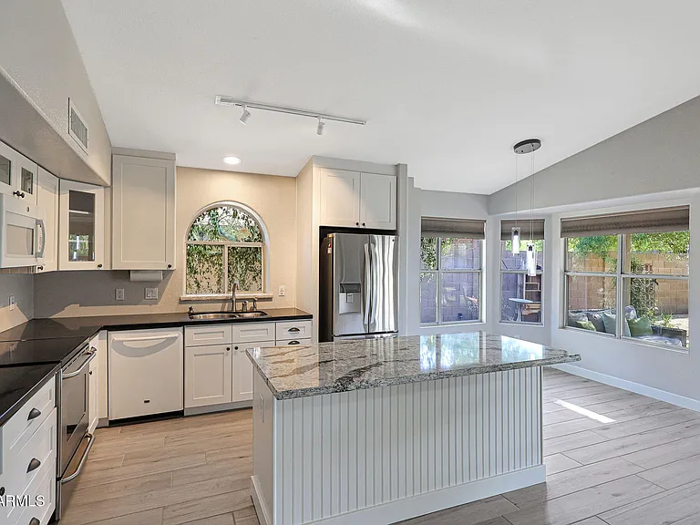 14215 N 56th Pl — Photo 4