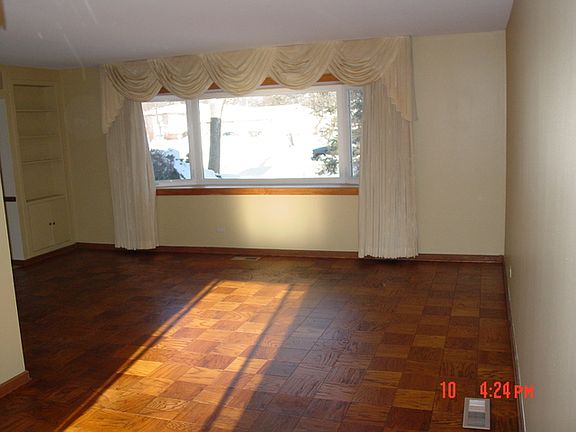 3rd image of 235 Grant St
