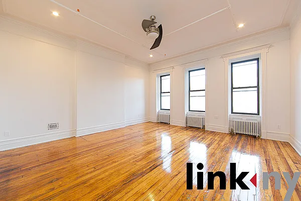 Rented by Link NY Realty | media 68