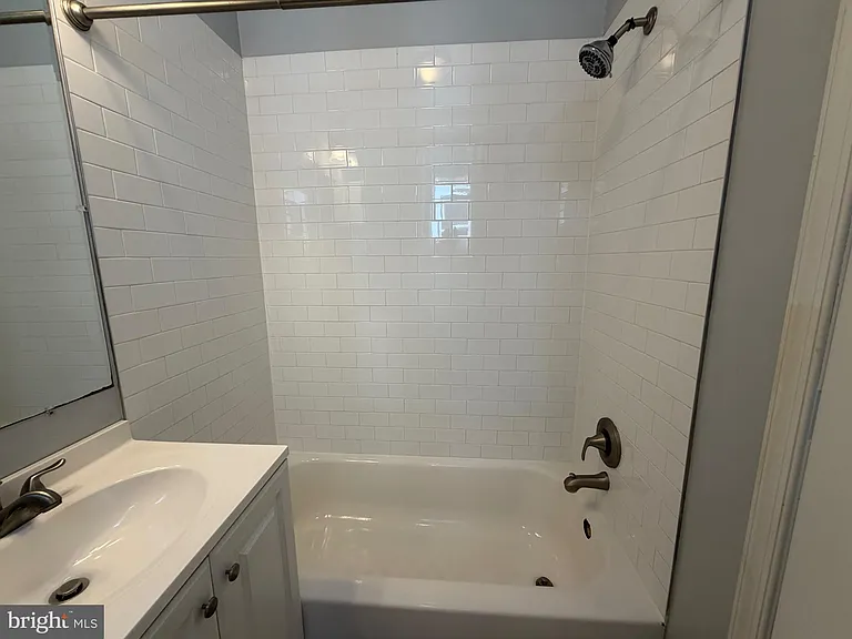 922 S 49th St #-1 — Photo 16
