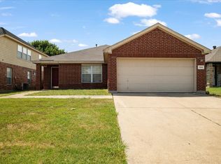7810 Salton Ln, Arlington, TX 76001