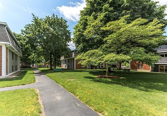 3rd image of 220 Bedford St #94