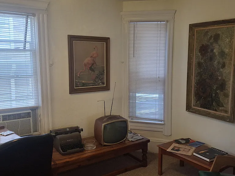 2424 W 10th St #101 — Photo 10