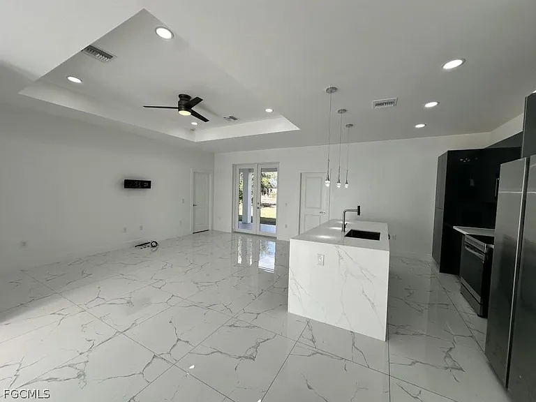 325 Paulcrest Ave — Photo 3