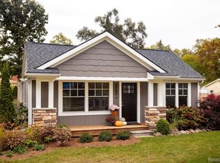 2705 Hessel Ave, Rochester Hills, MI 48307