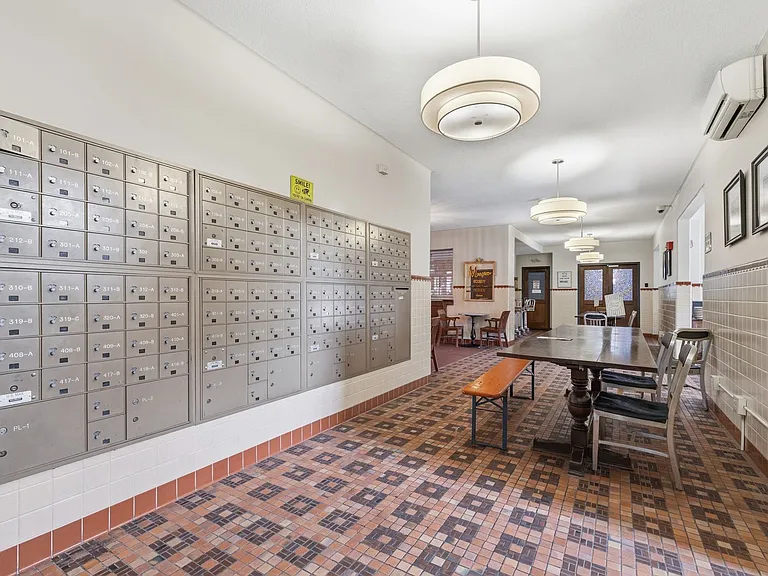 Central State Mansion — Photo 26