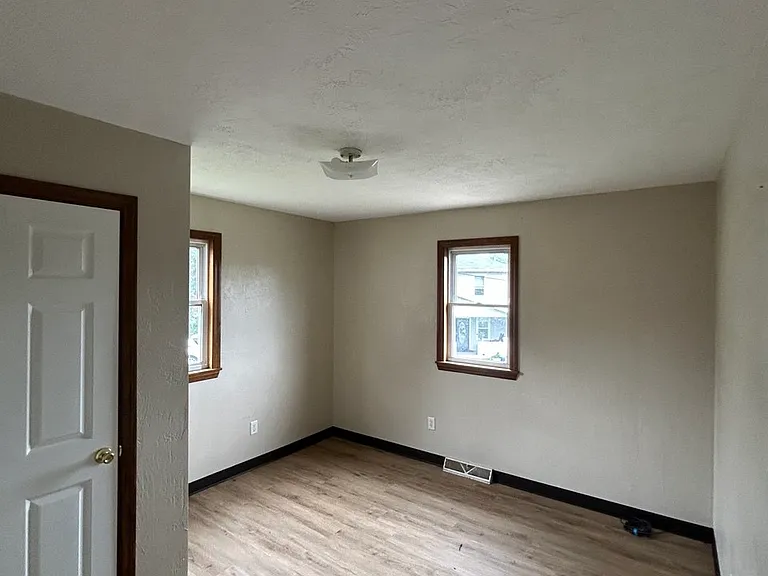 315 W Miller Ave — Photo 6