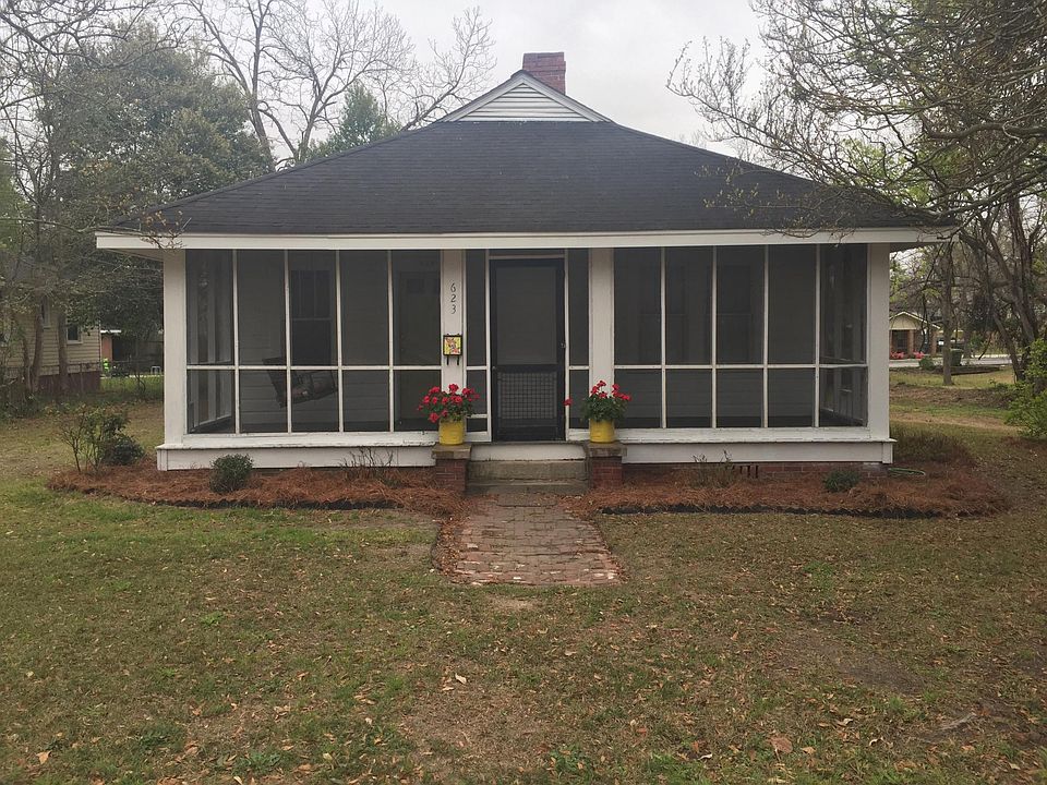 Large screened in front porch