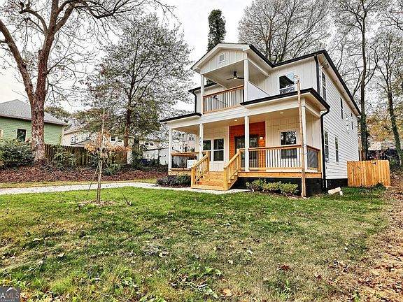 3rd image of 825 Beryl St SW