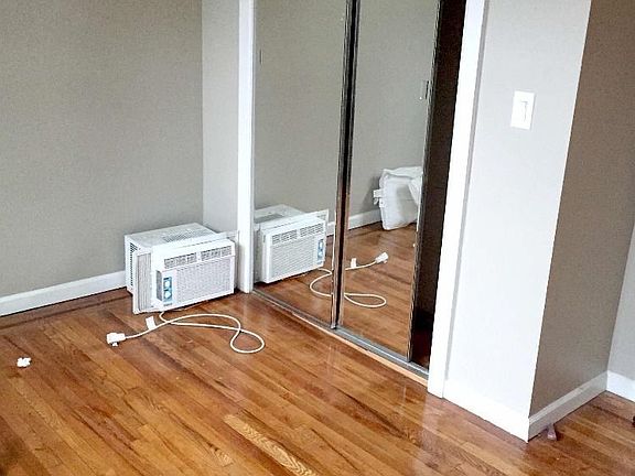 4th image of 4720 44th St APT 3F