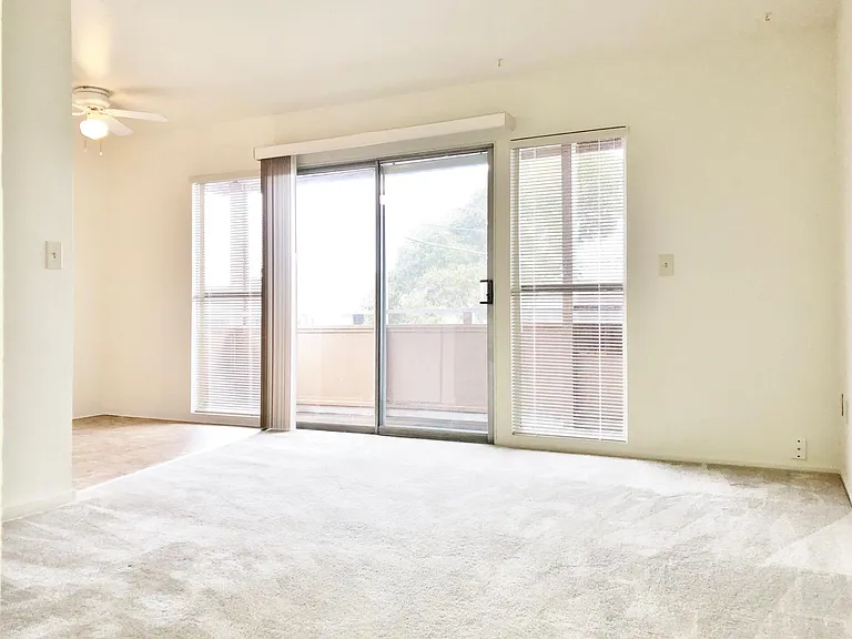 Coronado Apartments — Photo 2