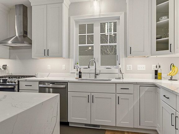 5th image of 40 Sage Ln