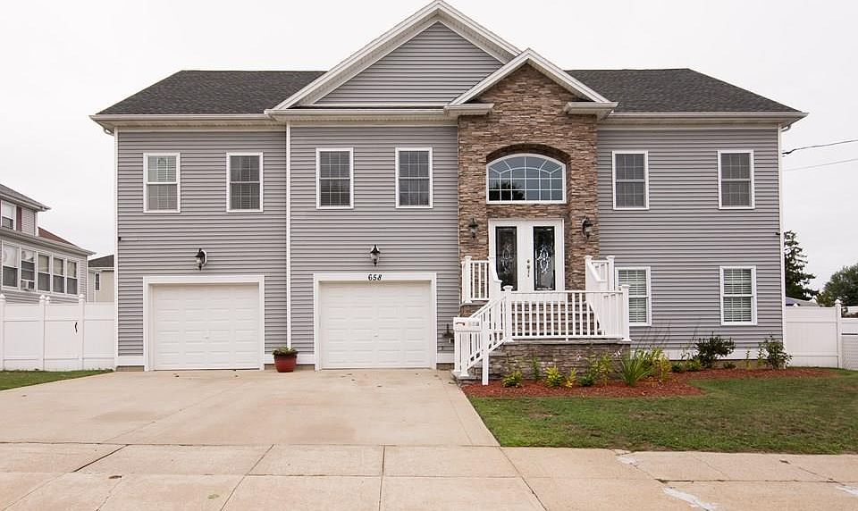 658 Cambridge St, Fall River, MA 02721 | Zillow