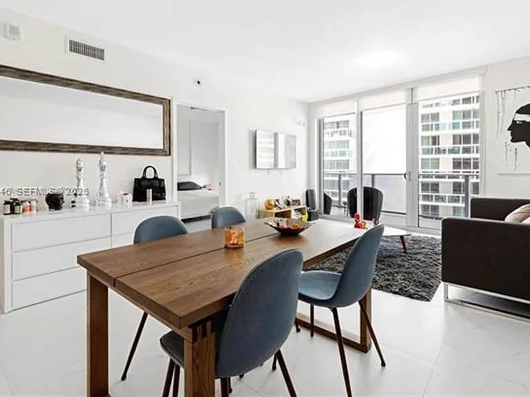 488 NE 18th St #2307 — Photo 3