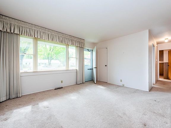 3rd image of 3744 Southfield Dr