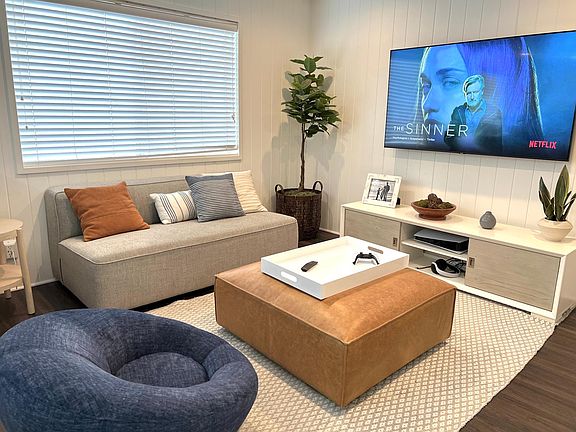5th image of 17156 Palisades Cir
