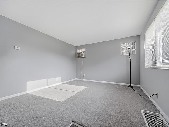 4th image of 2643 Fletcher Ave NE
