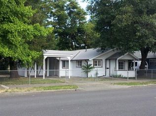 306 NW 3rd St, Grants Pass, OR 97526