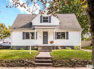 1102 S 9th St, Pekin, IL