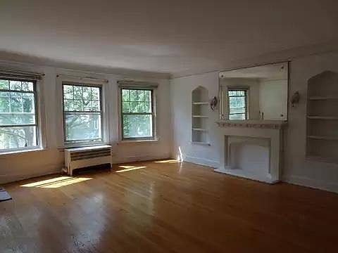 2nd image of 6113 N Francisco Ave #2