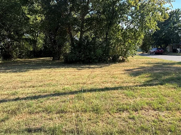 720 Mill St, Gainesville, TX 76240