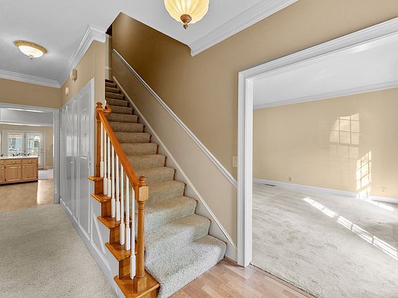 4th image of 601 Glenn Cir