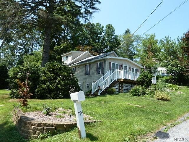 1st image of 19 Hampton Dr
