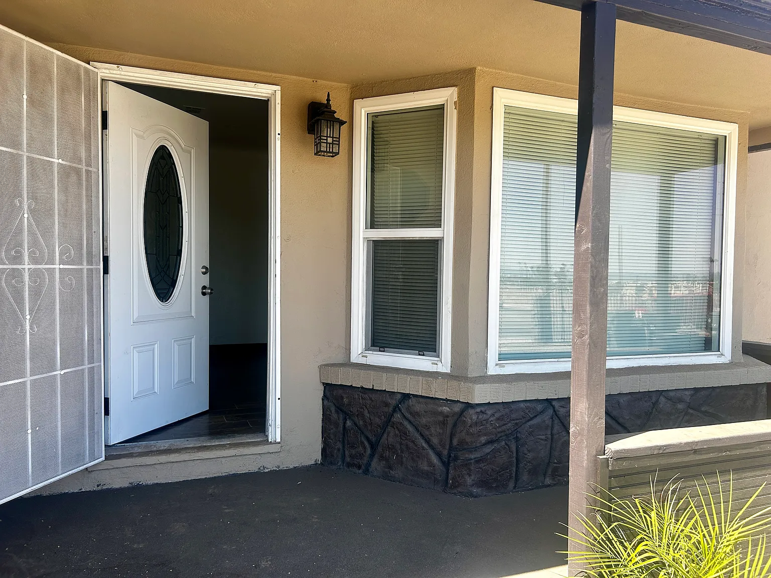 2 bed, 861 sqft, $2,000 — Photo 2